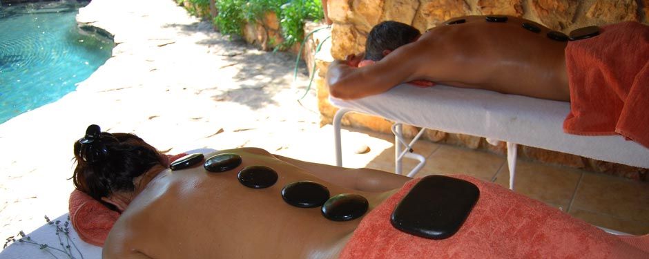 Couples massage under the thatch lapa